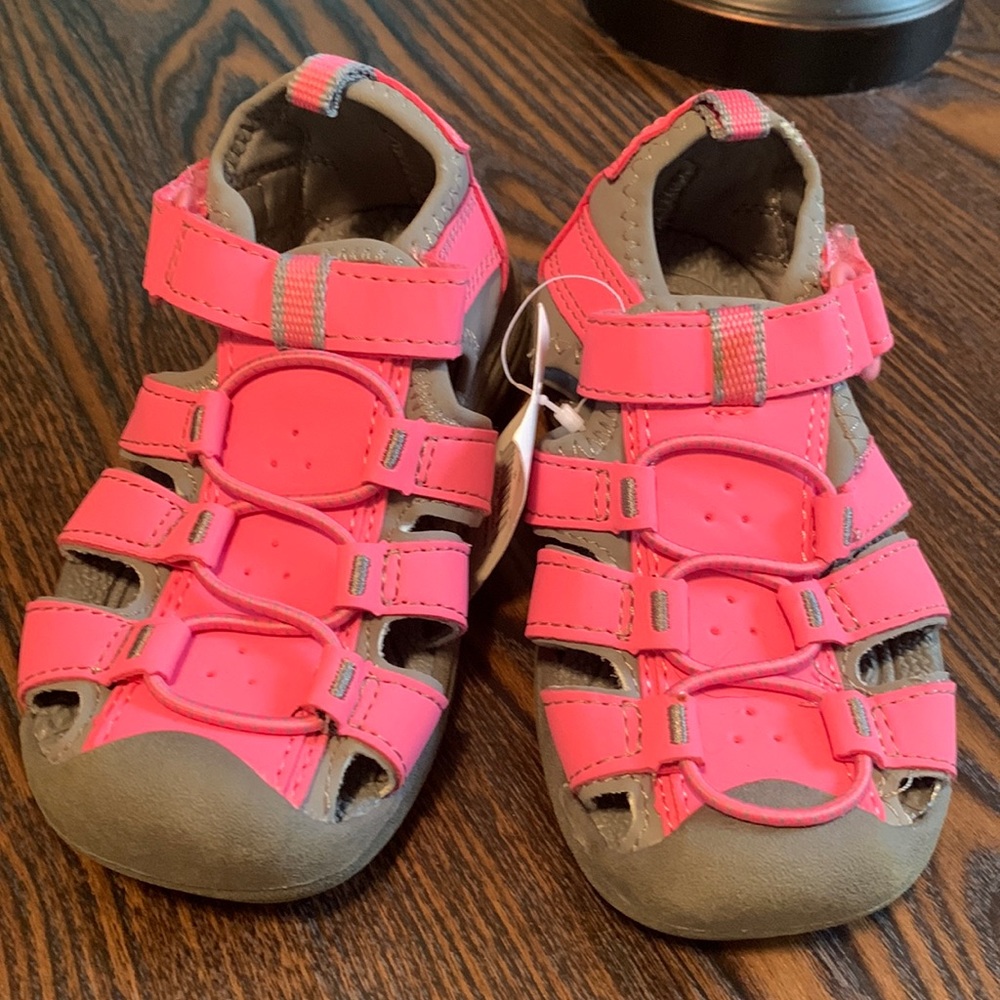 New Jumping Bean kids water sandals.